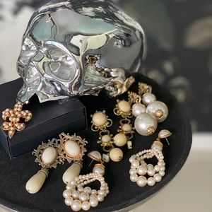 Set of 4 earrings and a broach